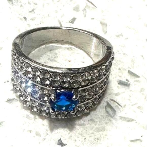 Blue Rhinestone Ring - Picture 7 of 7